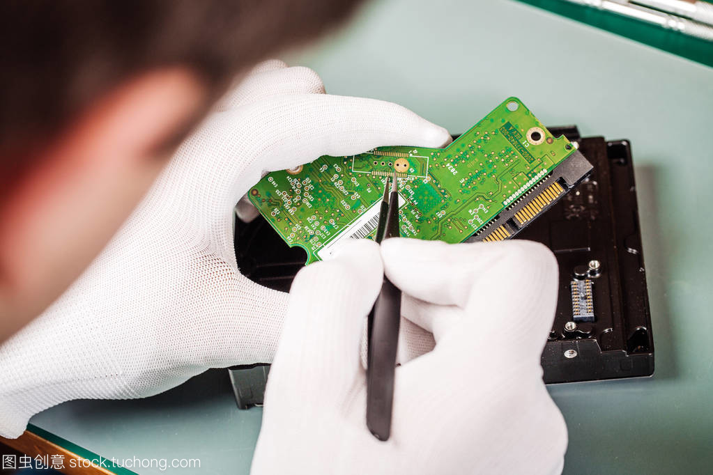 硬件服务中心的女性力量 在计算机维修领域的突破与成长